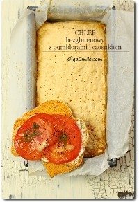 Chleb bezglutenowy z pomidorami i czosnkiem