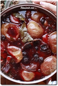 BARSZCZ CZERWONY ZE ŚLIWKAMI