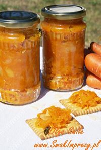 Chutney marchwiowy z migdałami
