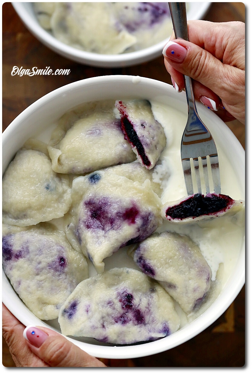 DOMOWE PIEROGI Z JAGODAMI