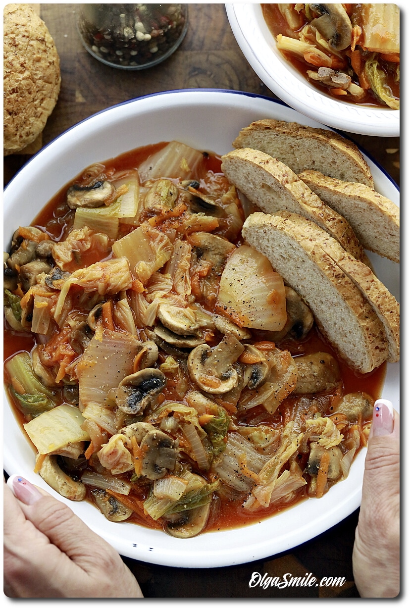 DUSZONA KAPUSTA PEKIŃSKA Z PIECZARKAMI