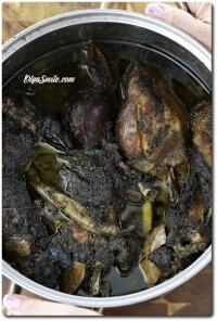 GĘŚ DUSZONA Z MAJERANKIEM