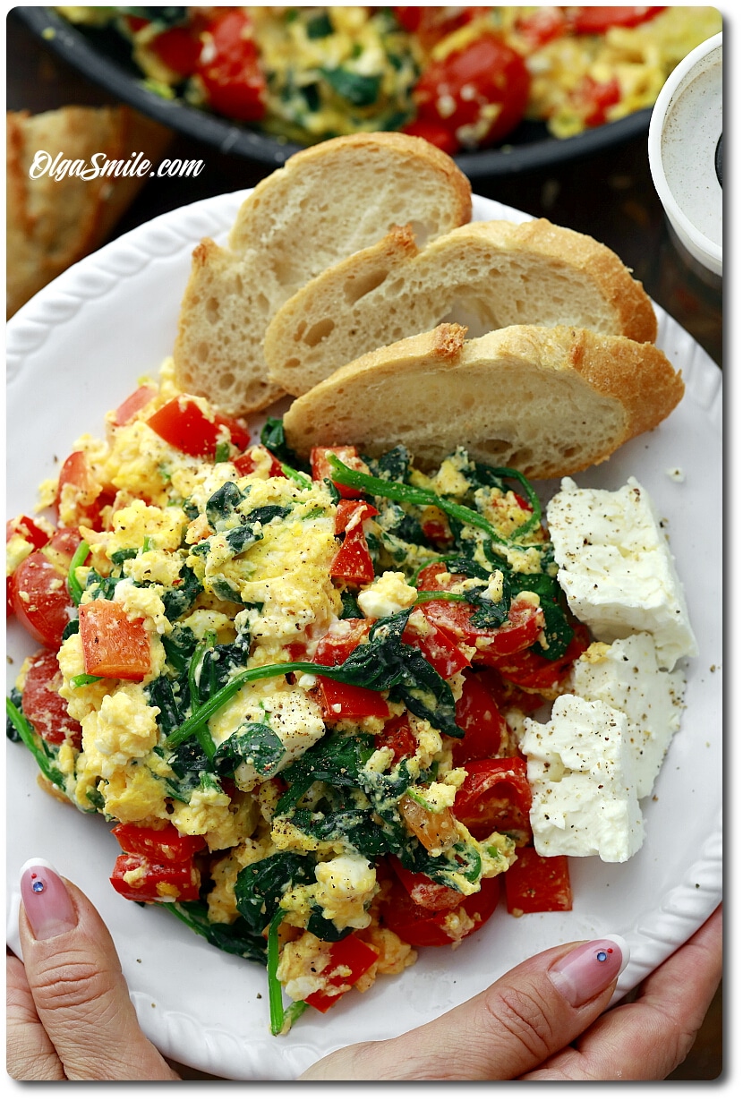 JAJECZNICA Z PAPRYKĄ I SZPINAKIEM