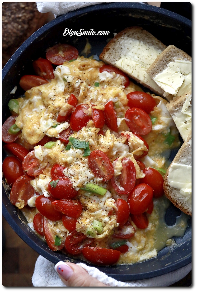 JAJECZNICA Z POMIDORKAMI