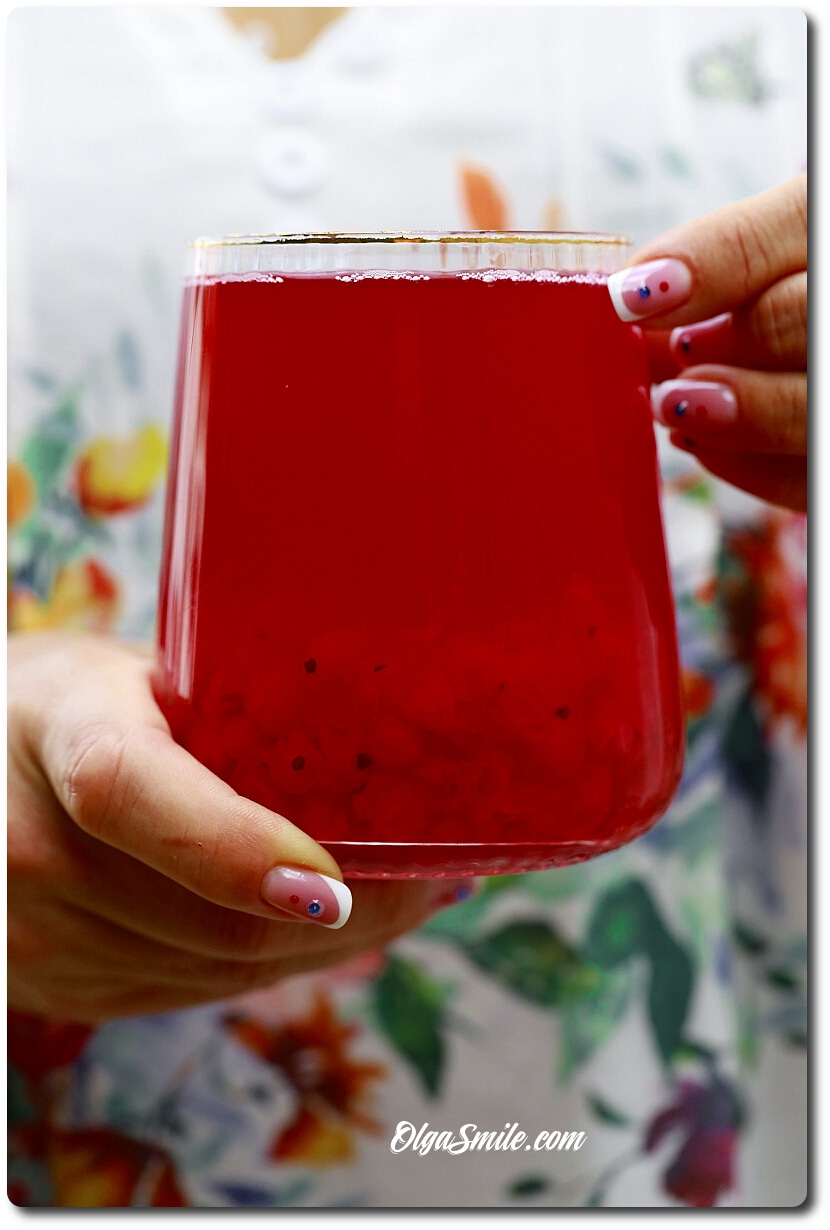 KOMPOT Z CZERWONYCH PORZECZEK