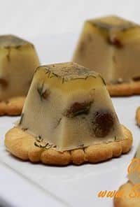 Kurki w galarecie grzybowy fingerfood