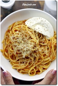 MAKARON Z FETĄ I POMIDORAMI