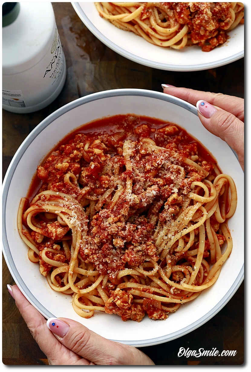 MAKARON Z KURCZAKIEM W SOSIE POMIDOROWYM