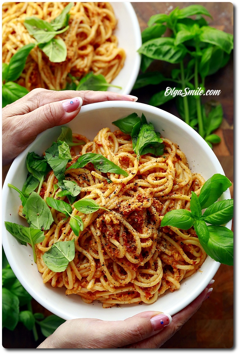 MAKARON Z PESTO Z POMIDORÓW