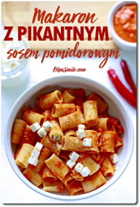 MAKARON Z PIKANTNYM SOSEM POMIDOROWYM