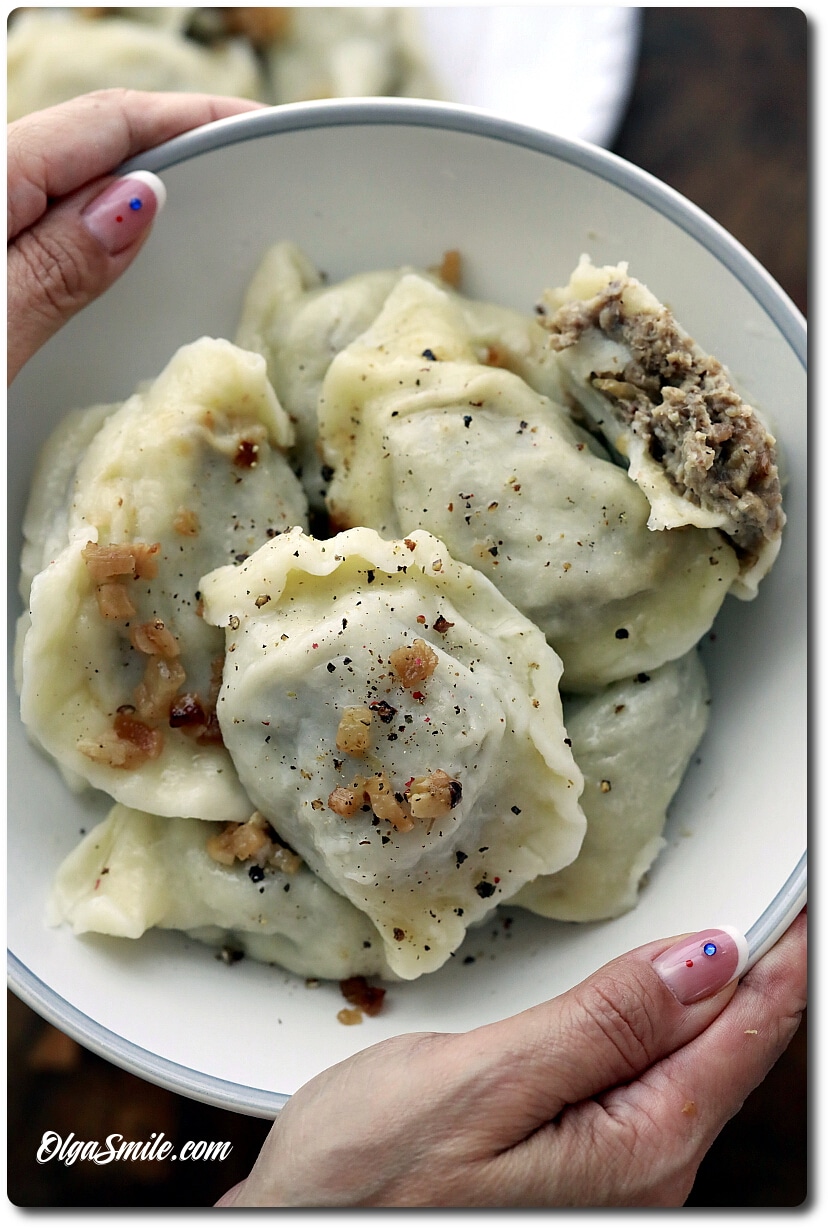 PIEROGI Z MIĘSEM WIEPRZOWYM