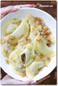 PIEROGI Z PIECZARKAMI