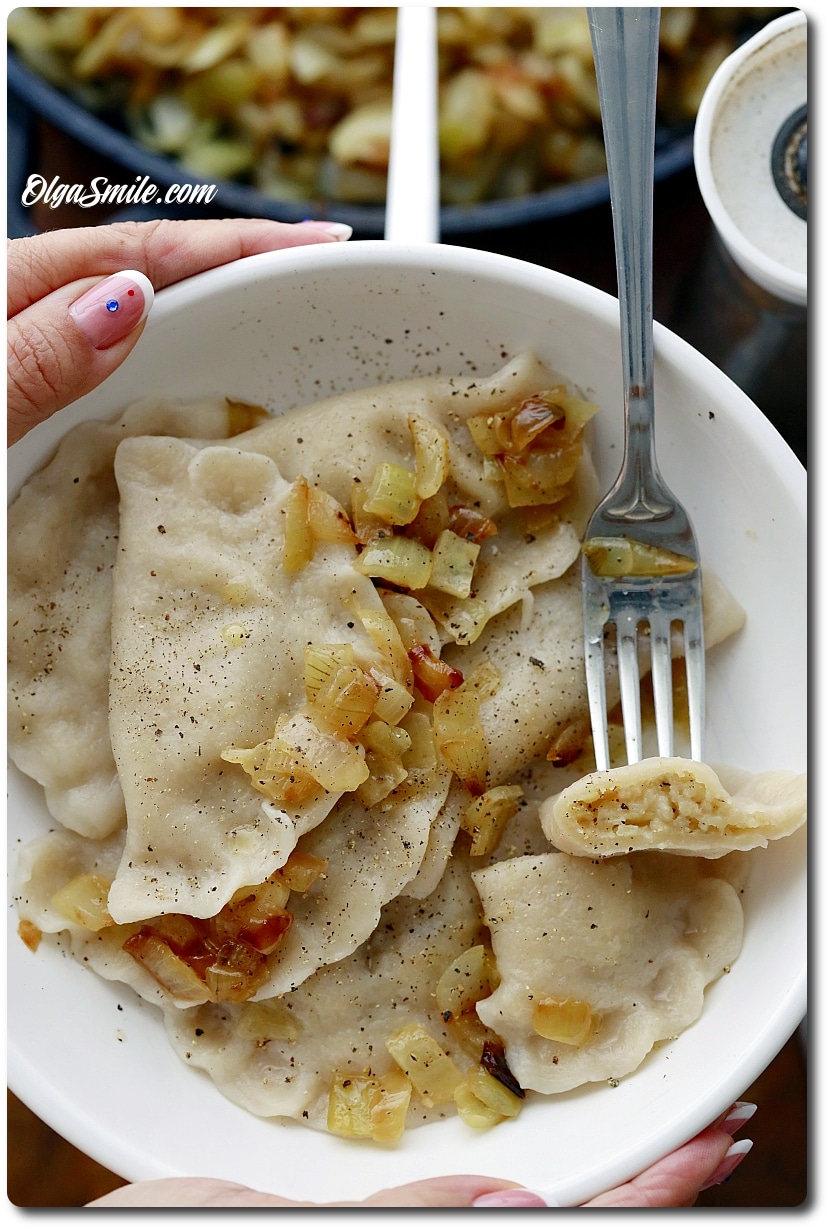 PIEROGI Z TWAROGIEM I ZIEMNIAKAMI
