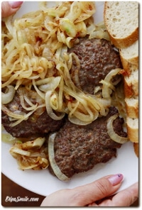 RUMSZTYK WOŁOWY Z CEBULĄ