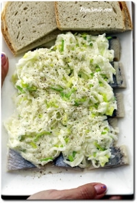 ŚLEDZIE Z JABŁKIEM I POREM