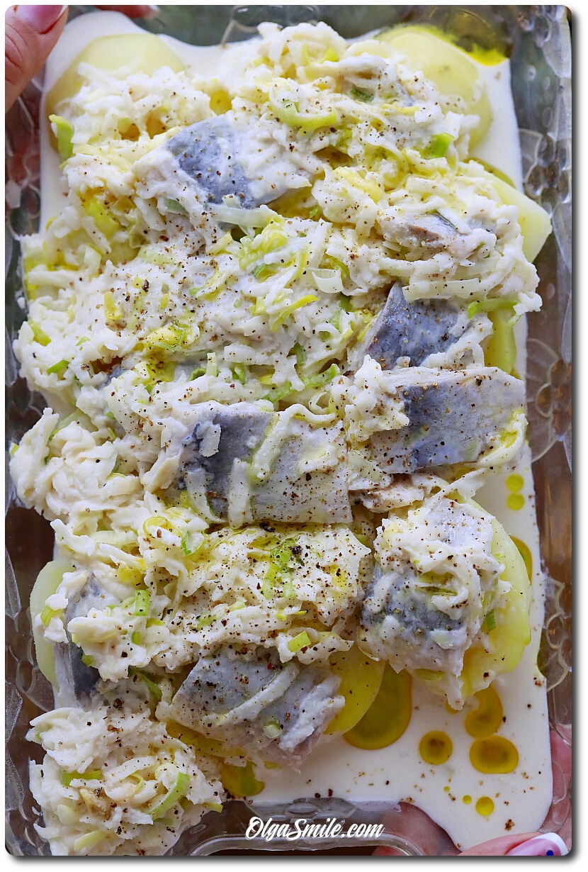 ŚLEDZIE Z JABŁKIEM I ŚMIETANĄ