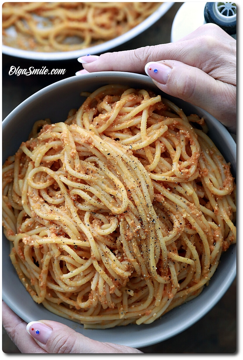 SPAGHETTI Z POMIDORAMI Z PUSZKI