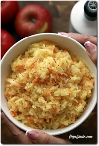 SURÓWKA Z KAPUSTY KISZONEJ Z JABŁKIEM