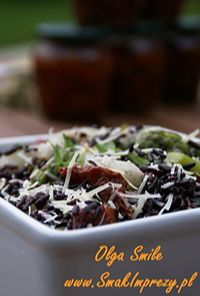White bowl of mixed salad with greens and dark rice; orange overlay text reads 'Olga Smile' and 'www.SmakImprezy.pl'
