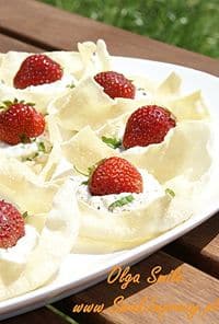 Truskawkowy fingerfood pappadamus
