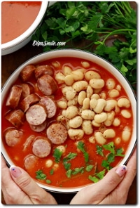 ZUPA POMIDOROWA Z FASOLĄ I KIEŁBASĄ